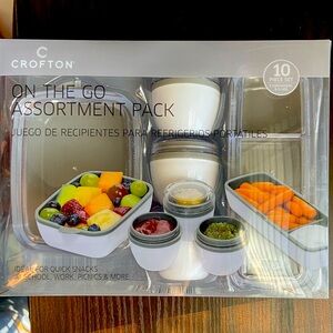 NWT assorted tupperware🫐